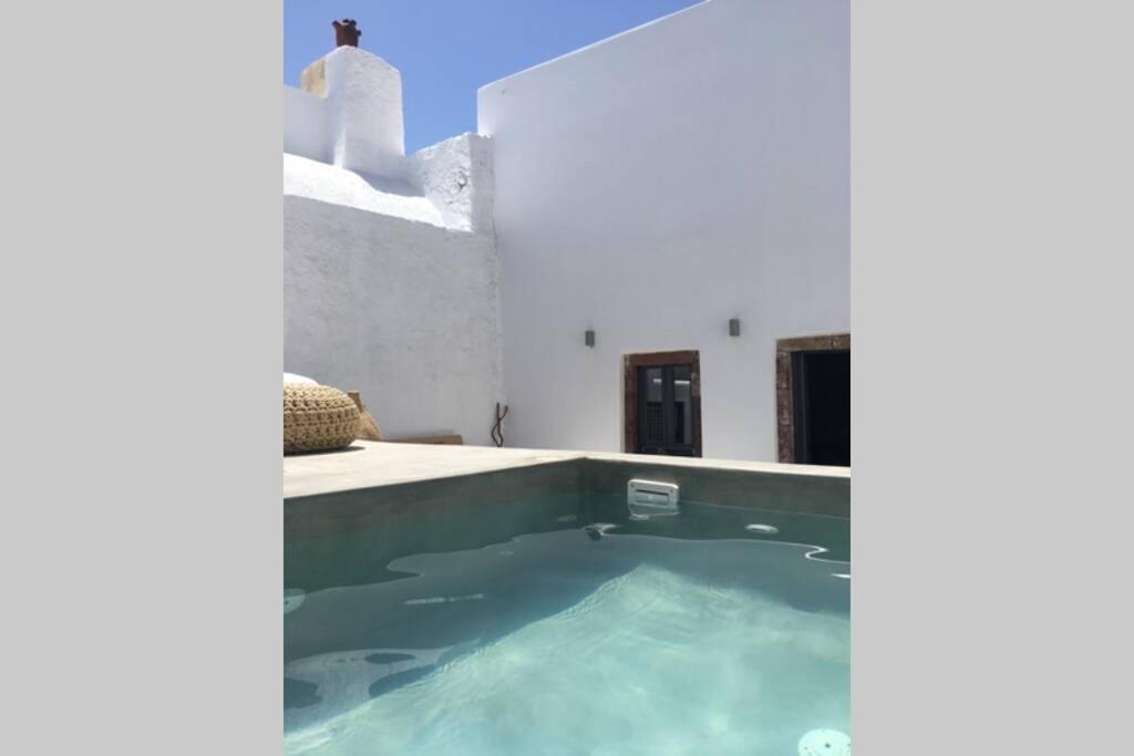 Villa Santorini Folia Cave House With Jacuzzi Pyrgos Kallistis Exterior foto