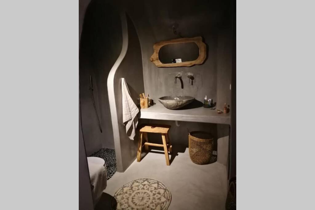 Villa Santorini Folia Cave House With Jacuzzi Pyrgos Kallistis Exterior foto
